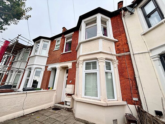 1 Bedroom Flat To Rent In Davies Lane, London, E11