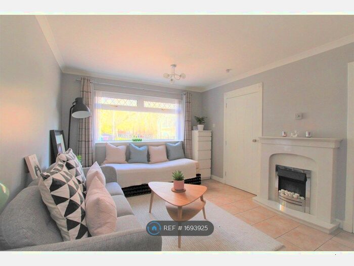 3 Bedroom Detached House To Rent In Eaglesham Court, Glasgow, G51