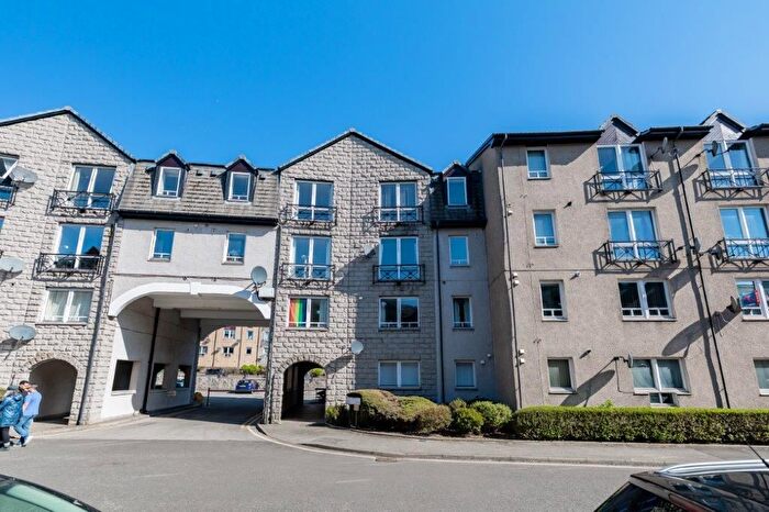 2 Bedroom Flat To Rent In Strawberry Bank Parade, City Centre, Aberdeen, AB11