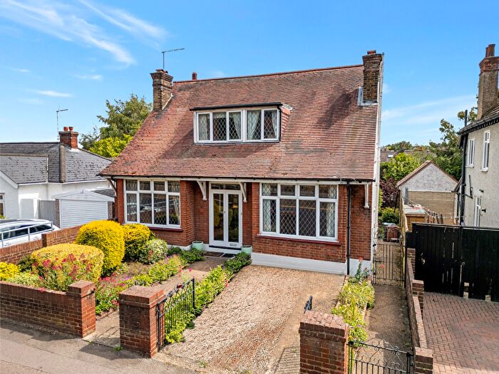 3 Bedroom Detached House For Sale In Cross Lane East, Gravesend, Kent, DA12