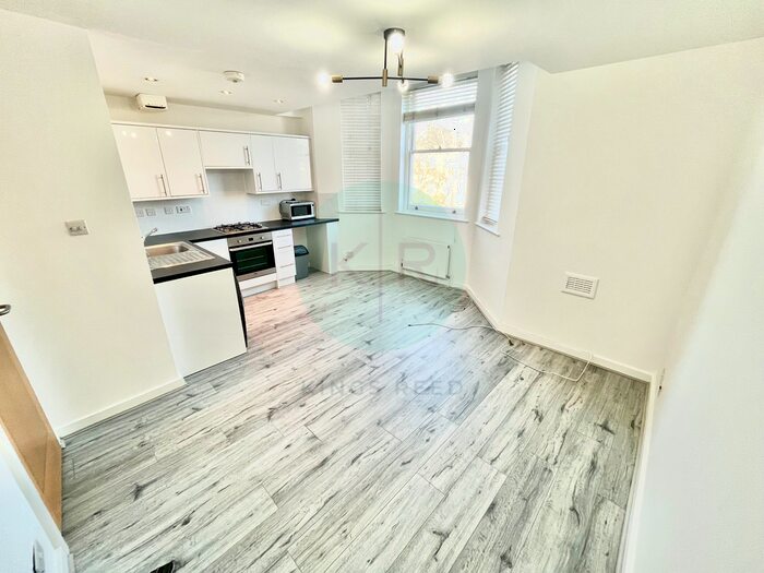 2 Bedroom Flat To Rent In Brownhill Road, London, SE6