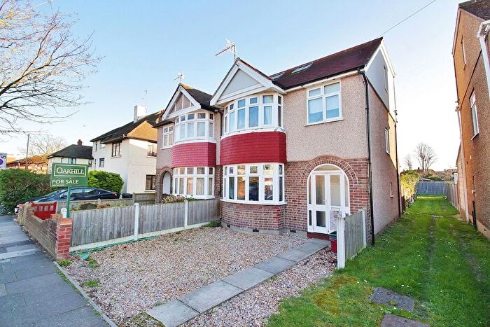 4 Bedroom Semi Detached House For Sale In Amhurst Gardens, Isleworth, TW7