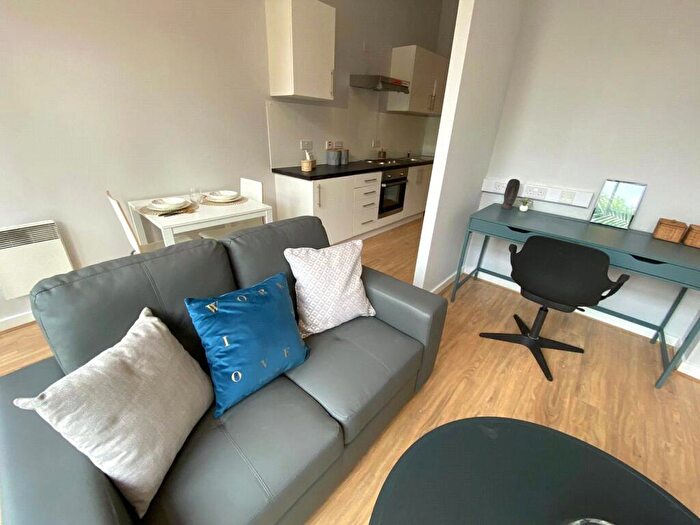 Flat To Rent In Chapel Street, Salford, Manchester, M3