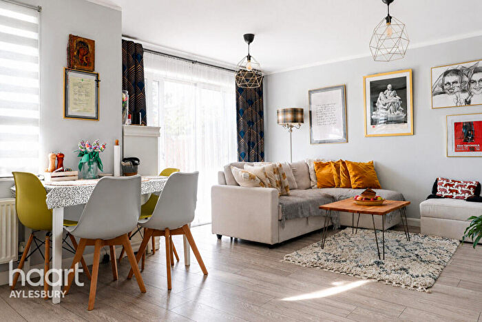 2 Bedroom Apartment For Sale In Pondecroft, Aylesbury, HP18