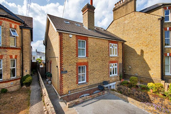 3 Bedroom Semi-Detached House For Sale In Dartford Road, Sevenoaks, Kent, TN13
