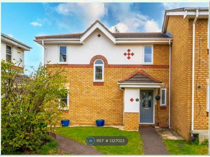 2 Bedroom End Of Terrace House To Rent In Aldrich Gardens, Cheam, Sutton, SM3