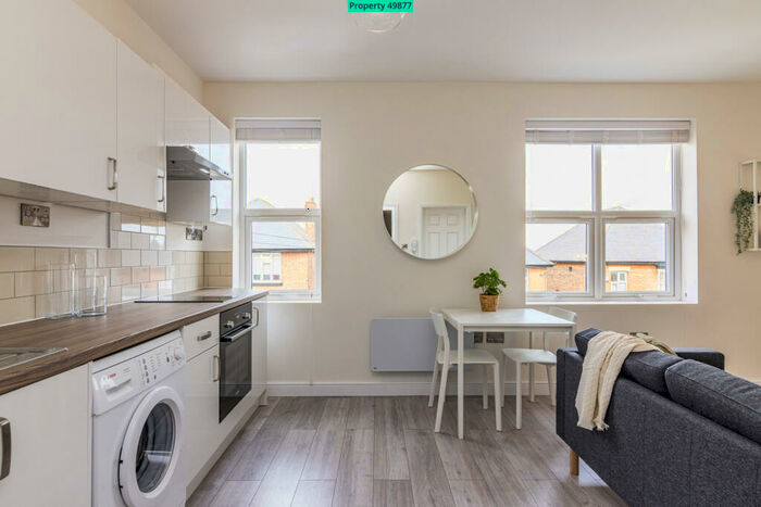 1 Bedroom Flat To Rent In Flat, Milner Road, Nottingham, NG5