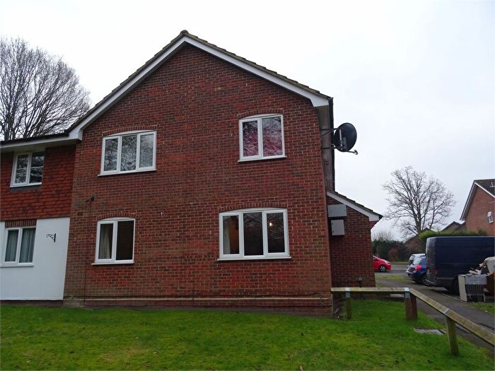 1 Bedroom Flat To Rent In Upshire Gardens, The Warren, Bracknell, RG12