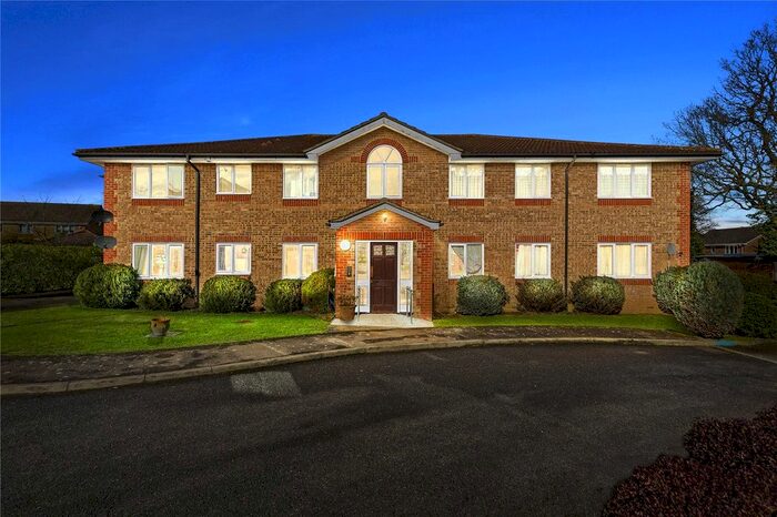 1 Bedroom Flat To Rent In Alnwick Close, Langdon Hills, Essex, SS16