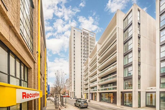 2 Bedroom Flat For Sale In York Way, King's Cross, N7