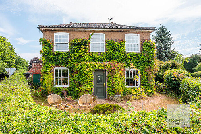 3 Bedroom Detached House For Sale In Threehammer Common, Norwich, NR12