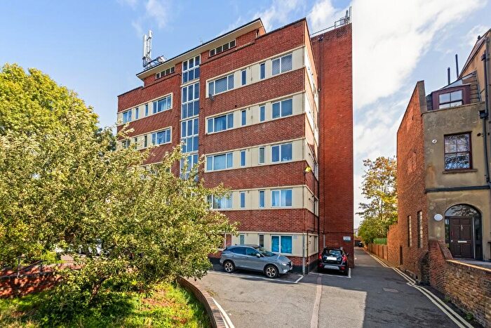 1 Bedroom Flat For Sale In Peckham Rye, London, SE15