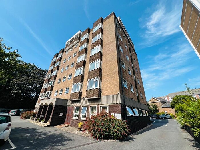 1 Bedroom Flat To Rent In Hartington Place, Eastbourne, BN21