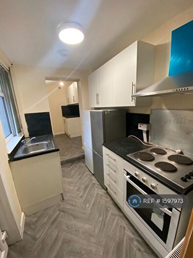 4 Bedroom Terraced House To Rent In Oldham Road, Royton, Oldham, OL2