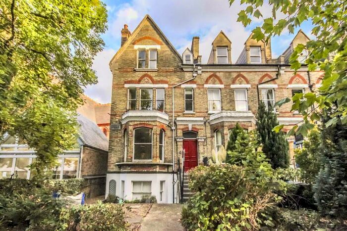 2 Bedroom Flat To Rent In Maple Road, Surbiton, KT6