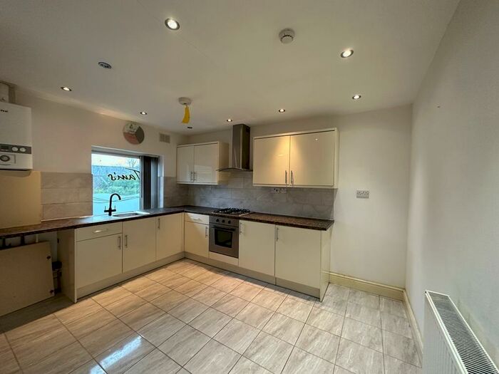 3 Bedroom Apartment To Rent In Main Street, Cross Hills, BD20