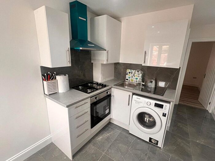 Studio To Rent In Birch Close, Romford, RM7