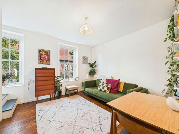 1 Bedroom Flat For Sale In Barnes House, - Camden Road, London, NW1