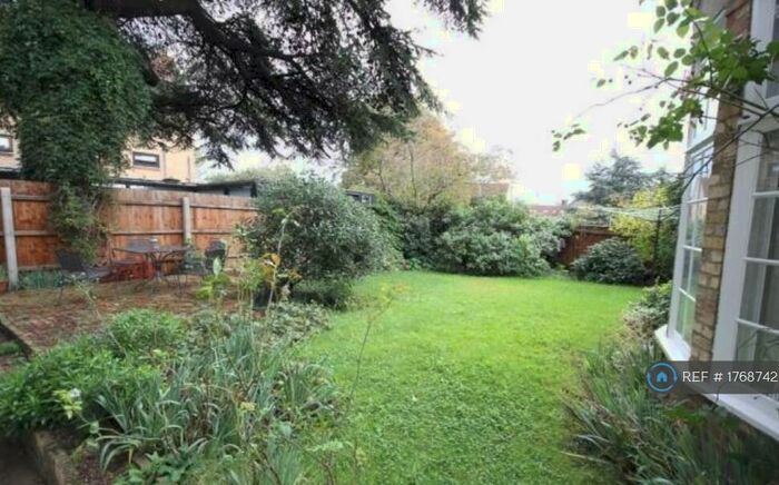 2 Bedroom Flat To Rent In High Street, Huntingdon, PE29