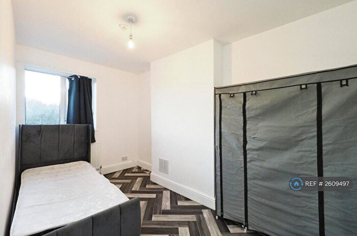 4 Bedroom End Of Terrace House To Rent In Forest Road, Sutton-In-Ashfield, NG17