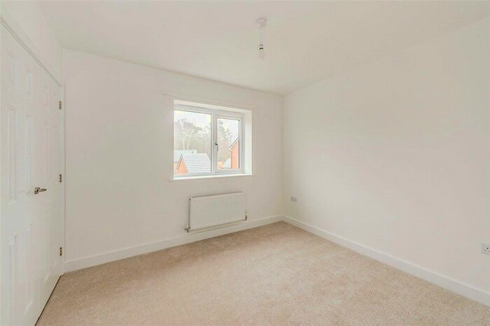 2 Bedroom Flat For Sale In Langridge Way, Copthorne, Crawley, RH10