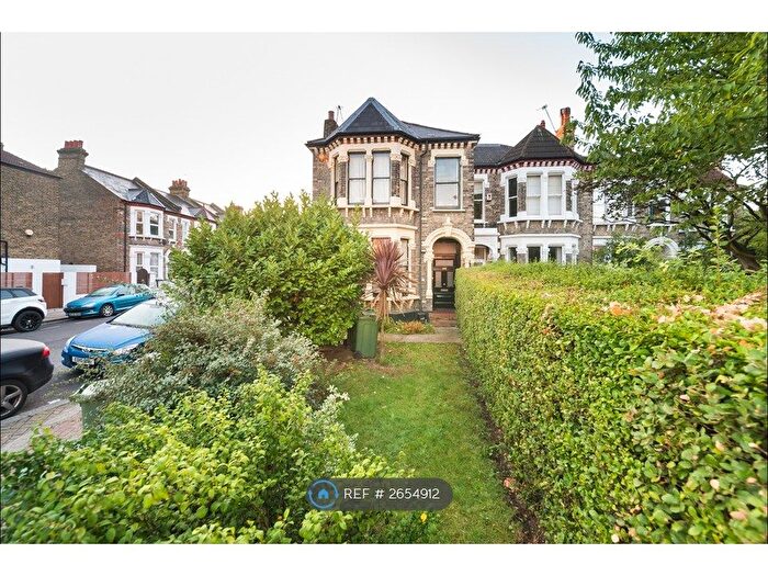 2 Bedroom Flat To Rent In Brixton Hill, London, SW2