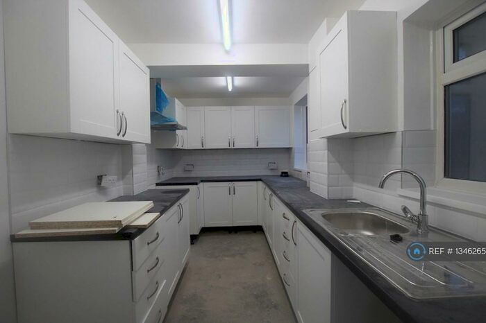 3 Bedroom Semi-Detached House To Rent In Northbourne Road, Gillingham, ME8