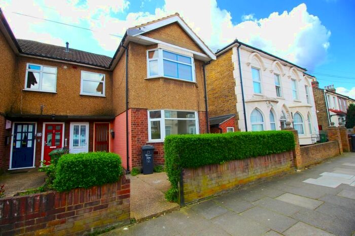 2 Bedroom Maisonette To Rent In Whalebone Grove, Chadwell Heath, Romford, RM6