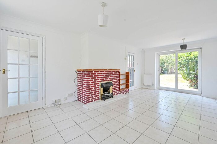 3 Bedroom Terraced House For Sale In Willow Way, Woking, GU22