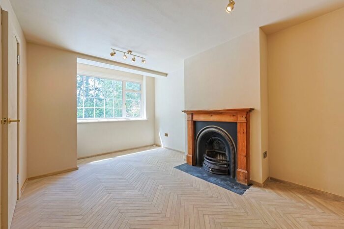 2 Bedroom Flat To Rent In Commonside East, Mitcham, CR4