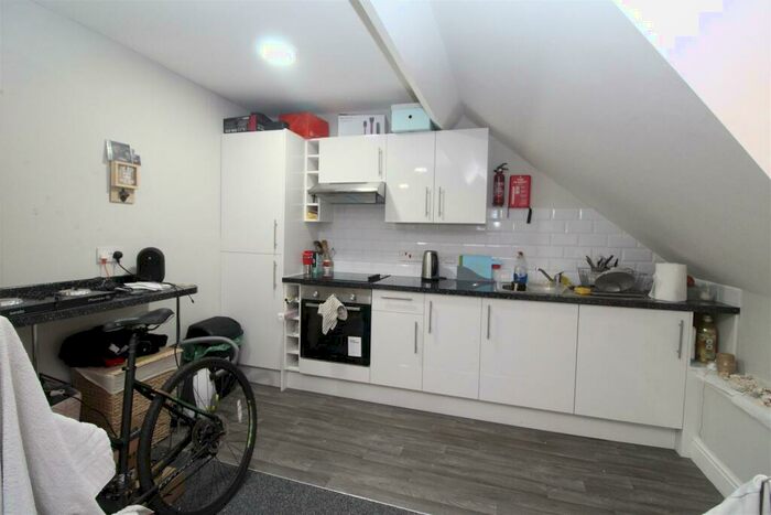 1 Bedroom Flat To Rent In Monthermer Road, Cardiff, CF24