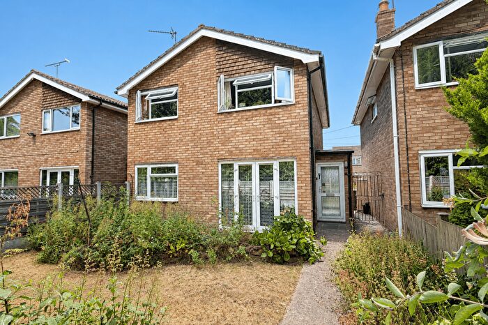 4 Bedroom Detached House For Sale In Yew Tree Walk, Clifton, Shefford, SG17