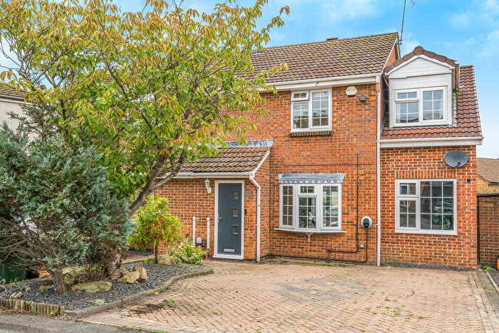 4 Bedroom Semi-Detached House For Sale In Lucas Road, Snodland, Kent, ME6
