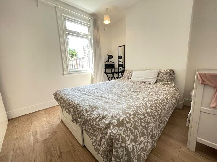 2 Bedroom Maisonette For Sale In Rosslyn Crescent, Harrow, HA1