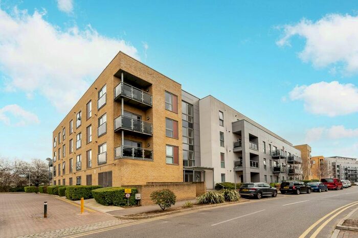 2 Bedroom Flat To Rent In St Georges Grove, Earlsfield, London, SW17