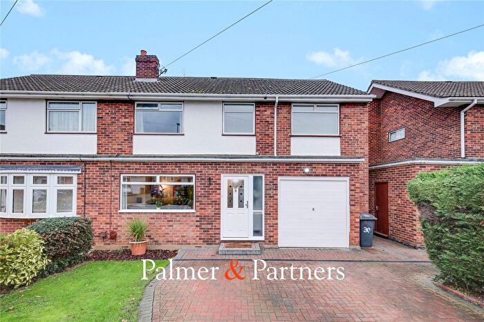 4 Bedroom Semi Detached House For Sale In Canford Close, Chelmsford, Essex, CM2