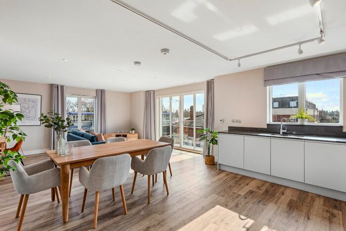 2 Bedroom Flat To Rent In Park Lane, Knebworth, SG3