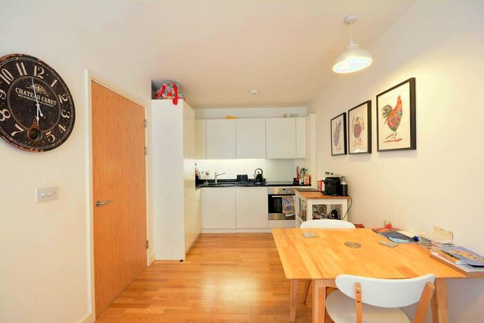 1 Bedroom Flat To Rent In Amelia Street, Elephant And Castle, SE17