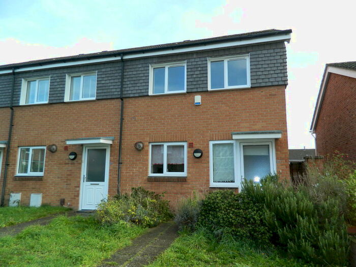 3 Bedroom End Of Terrace House To Rent In Gardner Road, Maidenhead, Berkshire, SL6