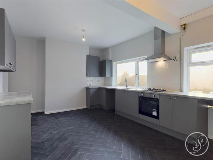 2 Bedroom Flat To Rent In Whinbrook Crescent, Moortown, Leeds, LS17