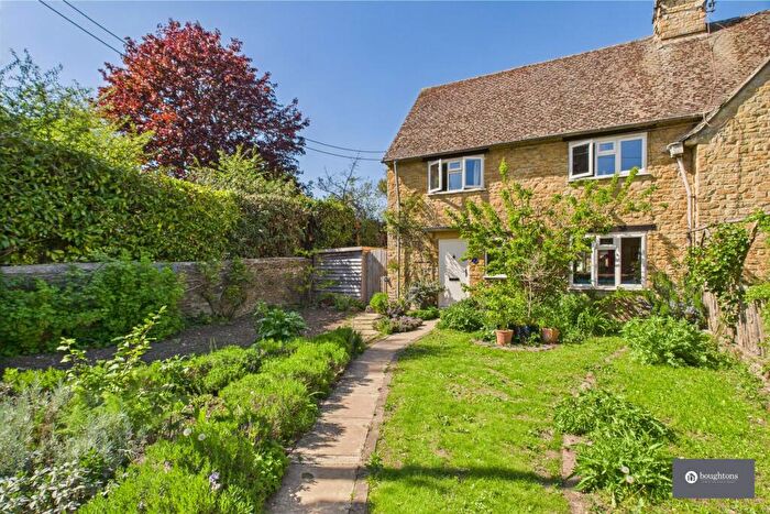 4 Bedroom End Of Terrace House For Sale In The Glebe, Aynho, OX17
