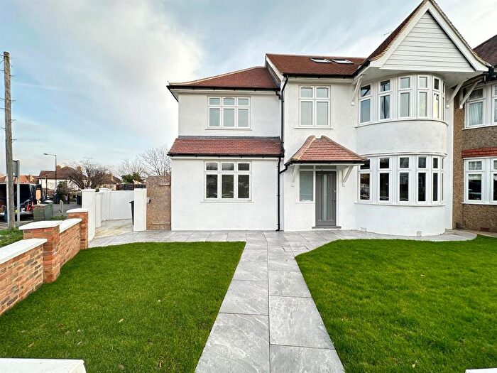 5 Bedroom Property To Rent In South Way, Croydon, CR0