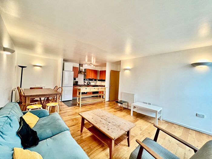 3 Bedroom Flat To Rent In Hacon Square, Richmond Road, London, E8
