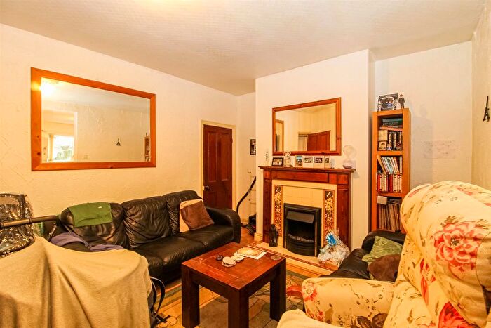 3 Bedroom Terraced House For Sale In Woodcock Street, Wakefield, WF1