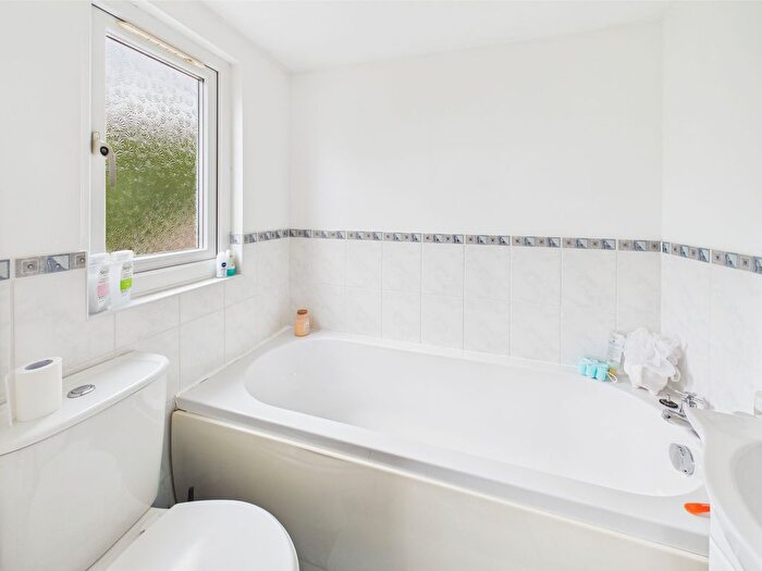 4 Bedroom Semi-Detached House To Rent In Astley Street, Tyldesley, M29