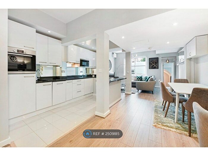 3 Bedroom Flat To Rent In Westmoreland Terrace, London, SW1V