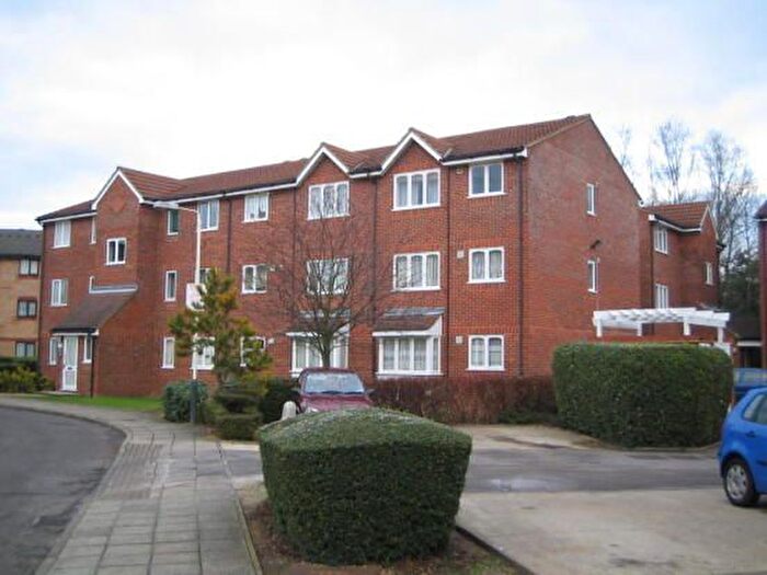 2 Bedroom Flat For Sale In Dehavilland Close, UB5