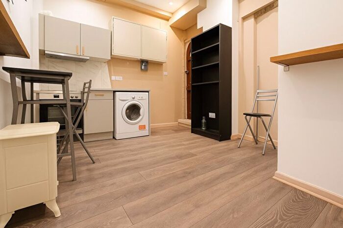 Studio To Rent In Self Contained Studio Flat, Palmers Green, N13