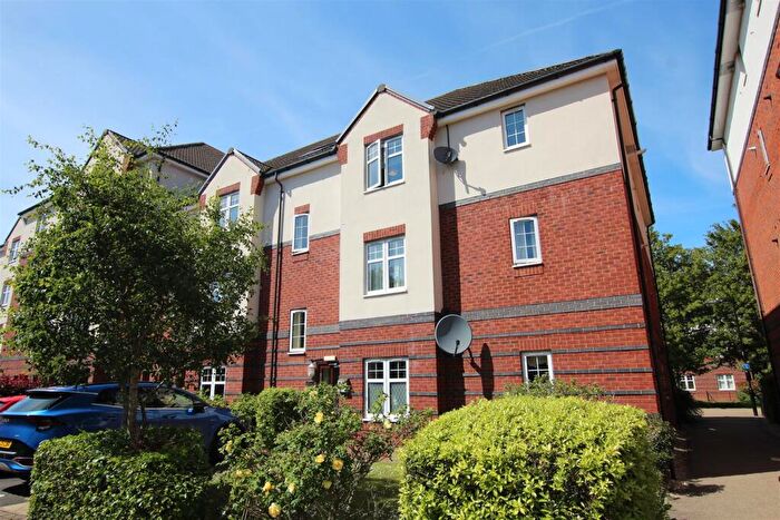 3 Bedroom Flat For Sale In Causton Gardens, Eastleigh, SO50