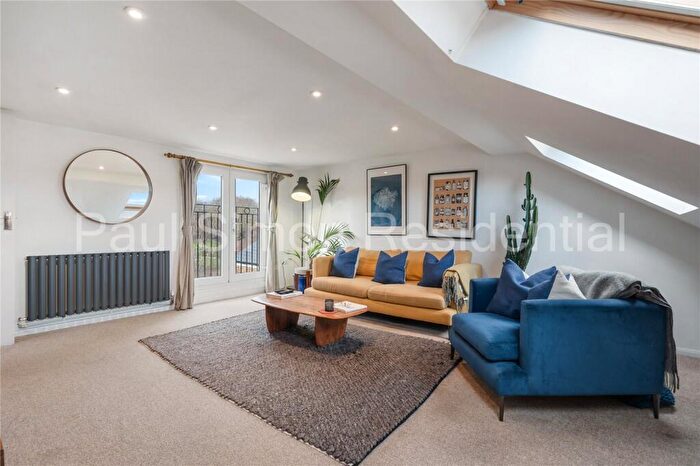 3 Bedroom Apartment For Sale In Cornwall Road, London, N15